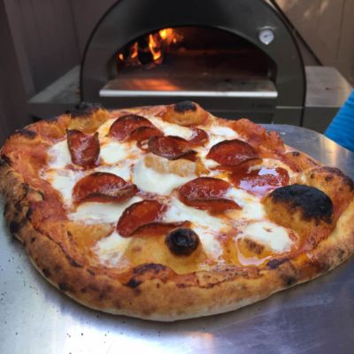 https://www.biggerbolderbaking.com/wp-content/uploads/2015/11/Homemade-Pizza-1-400x400.jpg
