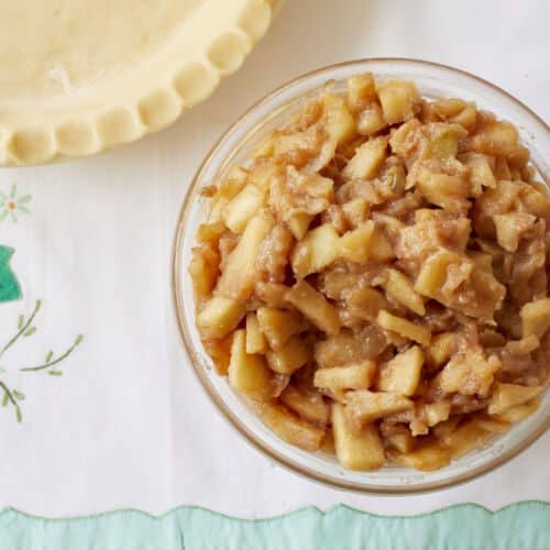 Welcome in the fall season with this simple apple pie inspired crockpo