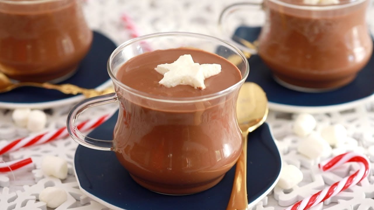 How to Make These Family-Friendly Frozen Whipped Cream Hot Chocolate Toppers