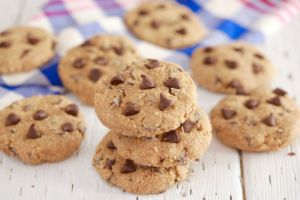 https://www.biggerbolderbaking.com/wp-content/uploads/2018/03/No-Bake-Chocolate-Chip-Cookies1-300x200.jpg