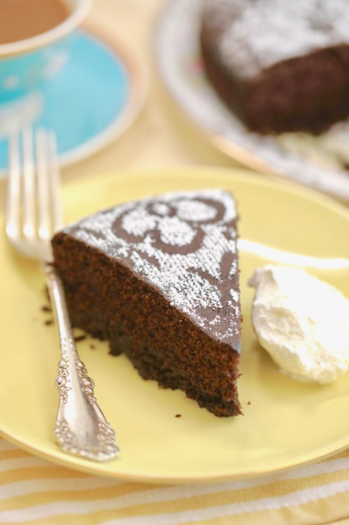 https://www.biggerbolderbaking.com/wp-content/uploads/2018/07/stove-top-chocolate-cake3-682x1024.jpg