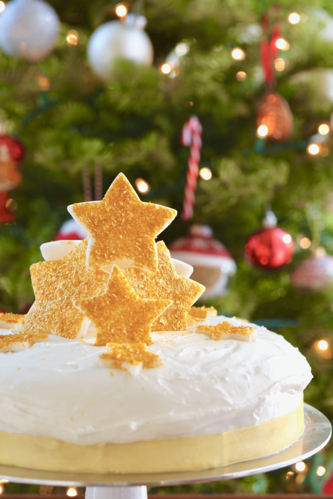 Holiday Cake Idea: Festive Christmas Themed Buttercream Cake 🎄 🎅 : r/Cakes