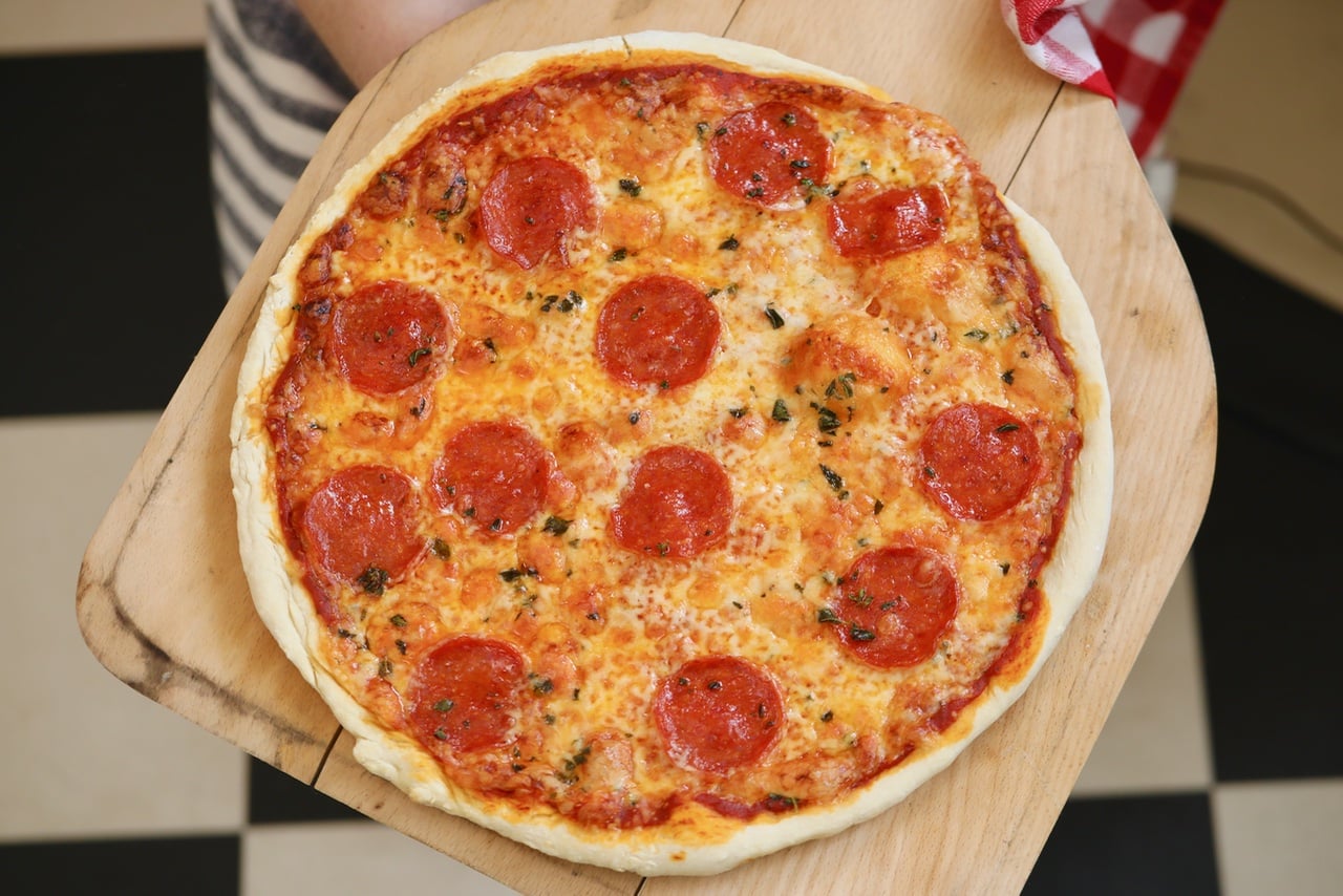 https://www.biggerbolderbaking.com/wp-content/uploads/2019/09/15-Minute-Pizza-WS-Thumbnail.jpg