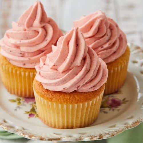 https://www.biggerbolderbaking.com/wp-content/uploads/2022/03/Strawberry-Buttercream-Frosting-500x500.jpg