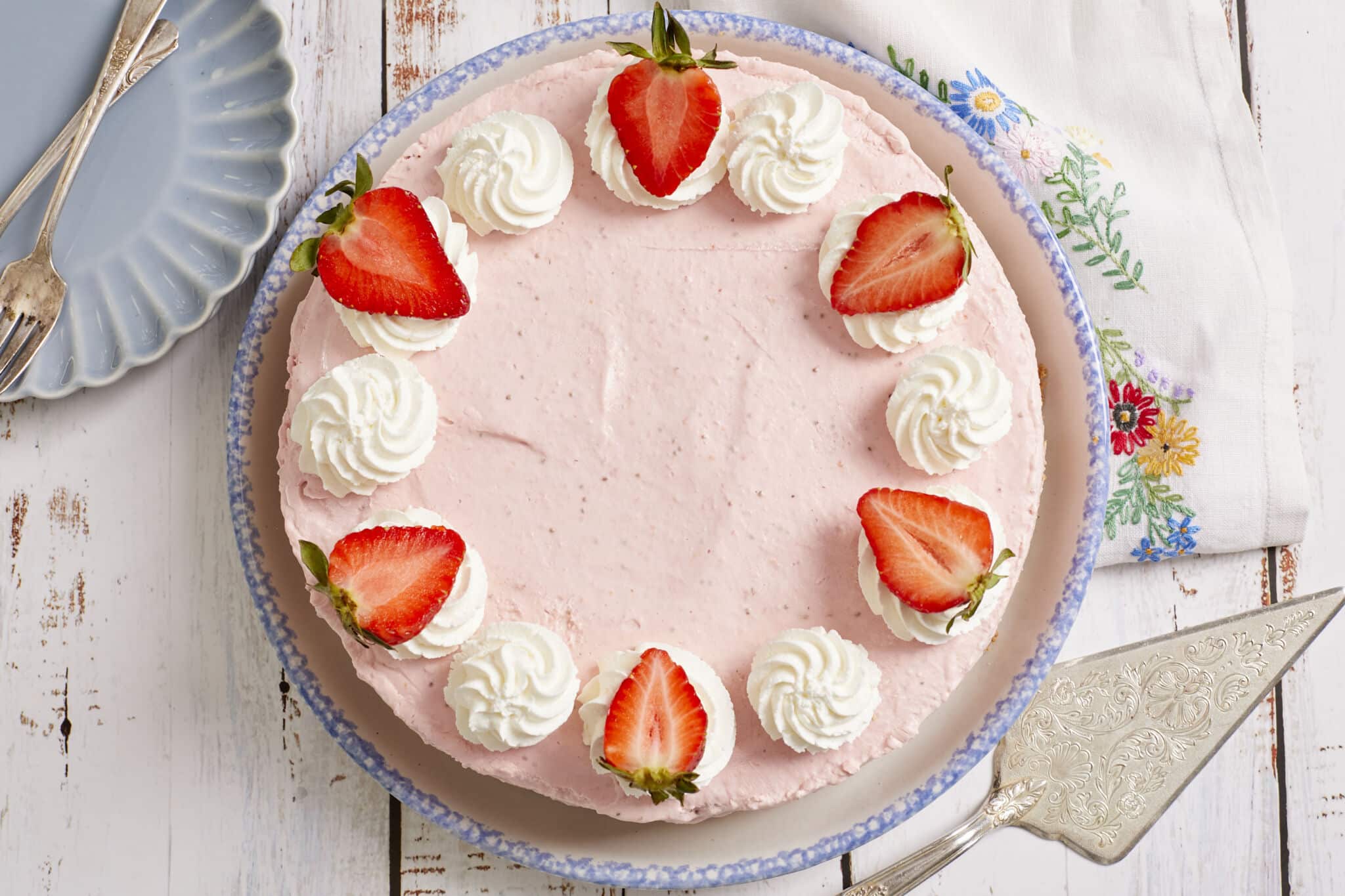 https://www.biggerbolderbaking.com/wp-content/uploads/2022/04/No-Bake-Strawberry-Cheesecake-thumbnail-scaled.jpg